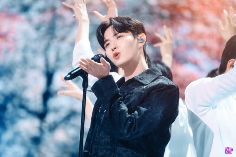 김재환 | [인기가요 현장포토] 봄의 향수를 자극하는 보컬! 김재환