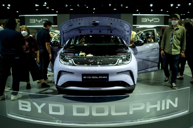 中 BYD, 1분기에도 테슬라 제치고 세계 1위… 판매량 93%↑ 中 BYD, 1분기에도 테슬라 제치고 세계 1위… 판매량 93%↑
