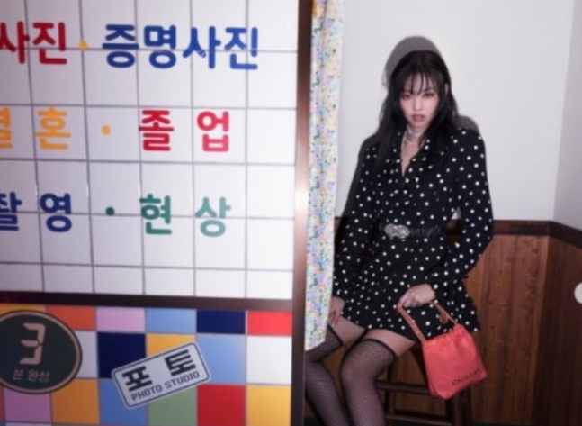 블랙핑크 제니, 흑백사진 속 고혹美 발산...오늘도 이쁨 블랙핑크 제니, 흑백사진 속 고혹美 발산...오늘도 이쁨