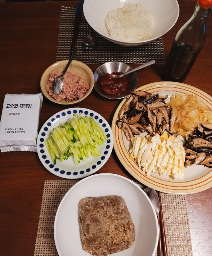 표고버섯 볶음 듬뿍 넣은 참치 야채 비빔밥