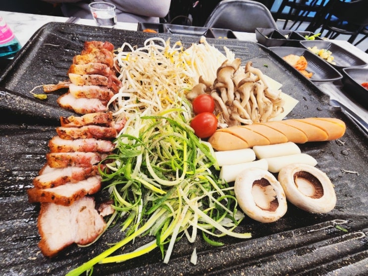  부산명지밥집 미강항아리 바베큐 (하신마을 팽나무 뷰)
