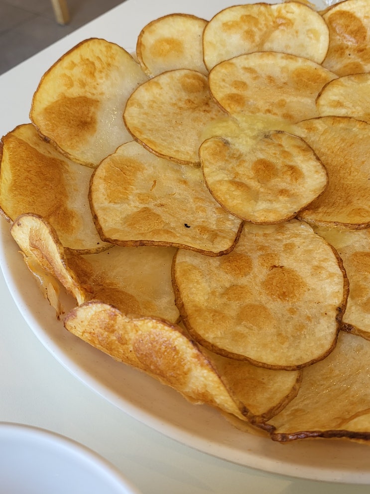 [경주/황남동맛집]경주가면 꼭 웨이팅 해야한다는 이색 칼국수, 감자전 맛집 '신라제면'