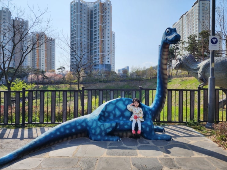  울산 공룡발자국공원 넓은광장과 모래놀이가능한곳