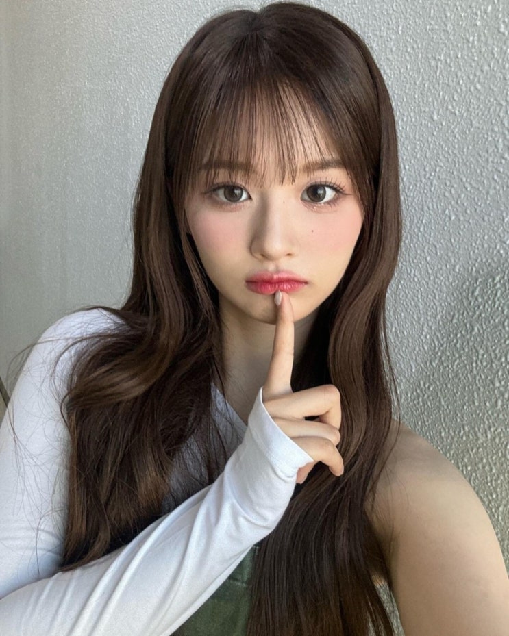 '쇼! 음악중심' 새 MC 엔믹스 설윤, 헐렁한 바지 붙잡은 잘룩한 개미허리...예쁨이 솔솔솔 '쇼! 음악중심' 새 MC 엔믹스 설윤, 헐렁한 바지 붙잡은 잘룩한 개미허리...예쁨이 솔솔솔