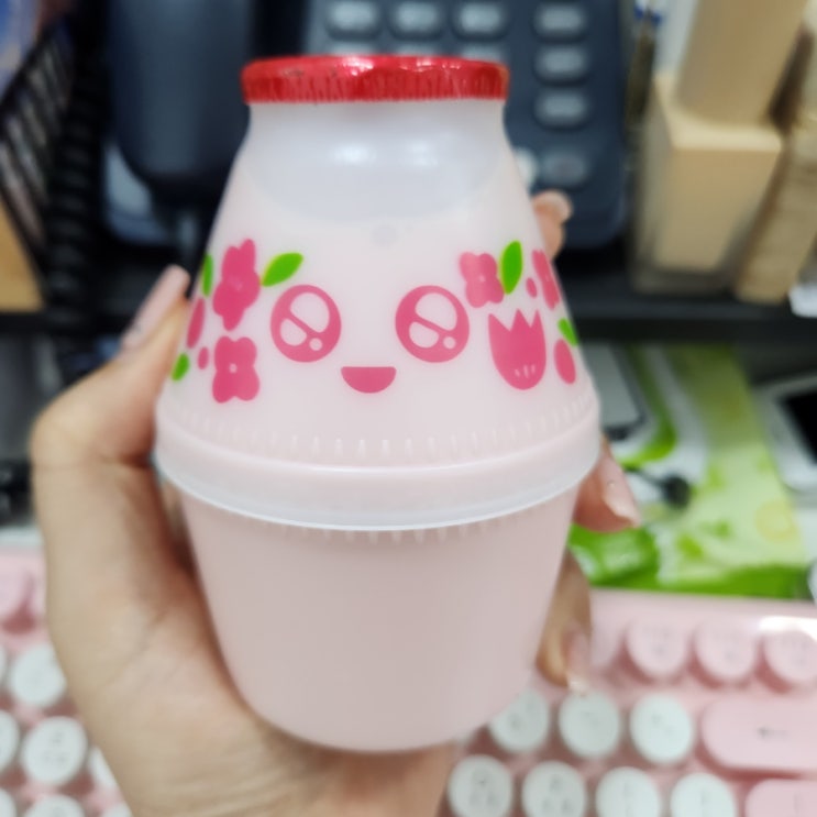 딸기우유٩。••。۶