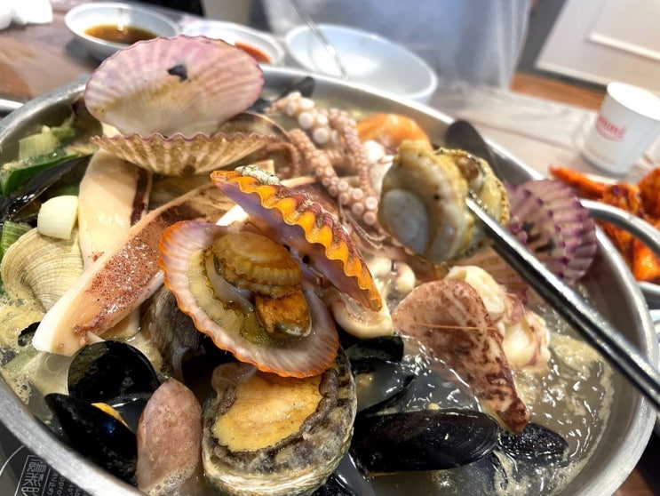  파주롯데아울렛 근처 복많네해물칼국수 겉절이 맛있다