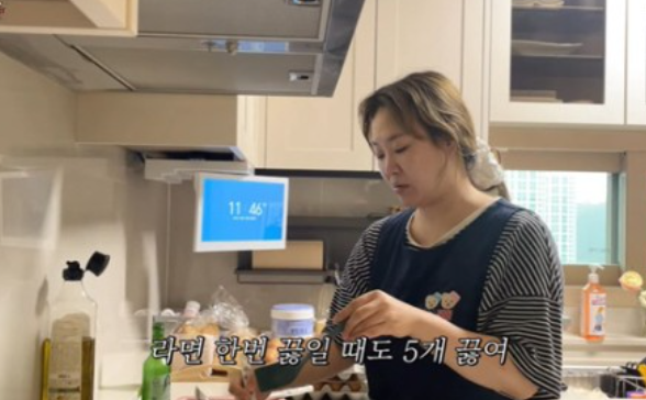 정주리, 4형제 먹성에 식비 고충 "계란 2판씩 구매·라면 5개씩 끓여"('정주리') 정주리, 4형제 먹성에 식비 고충 "계란 2판씩 구매·라면 5개씩 끓여"('정주리')