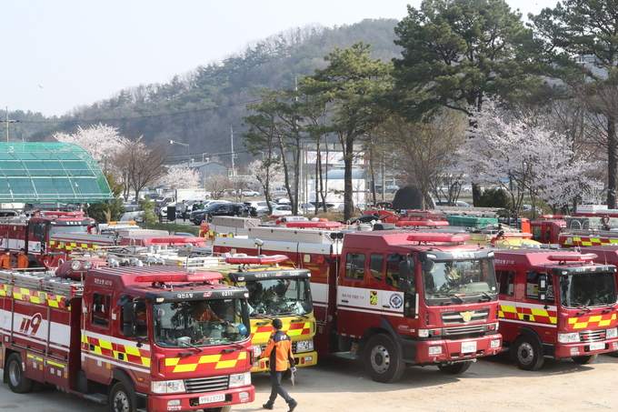 메리츠화재, 이번엔 5배…'고무줄' 화재보험료에 속 타는 아파트 입주민 메리츠화재, 이번엔 5배…'고무줄' 화재보험료에 속 타는 아파트 입주민
