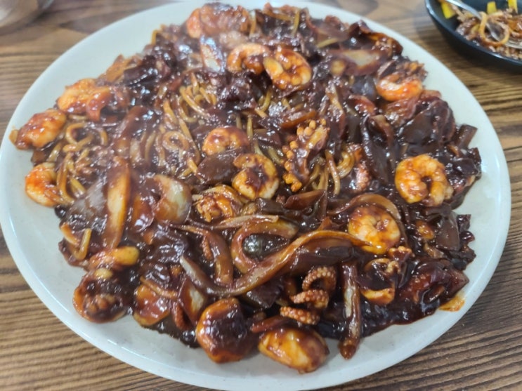  상주 맛집 낙원반점에서 가족들과 쟁반짜장 먹었어요.