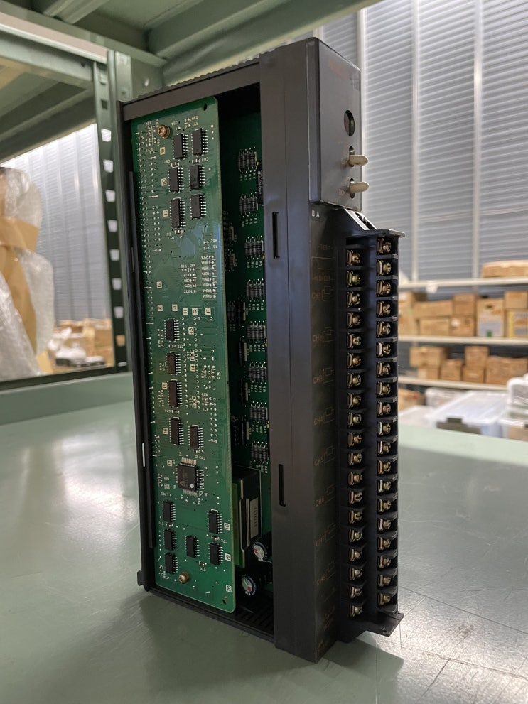 A68DAV　MITSUBISHI　PLC　ANALOG OUTPUT UNIT