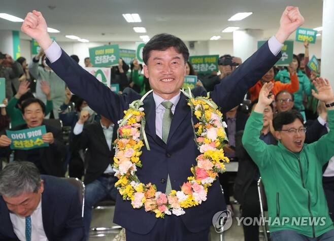 울산교육감, 진보성향 천창수 후보 당선 61.94%