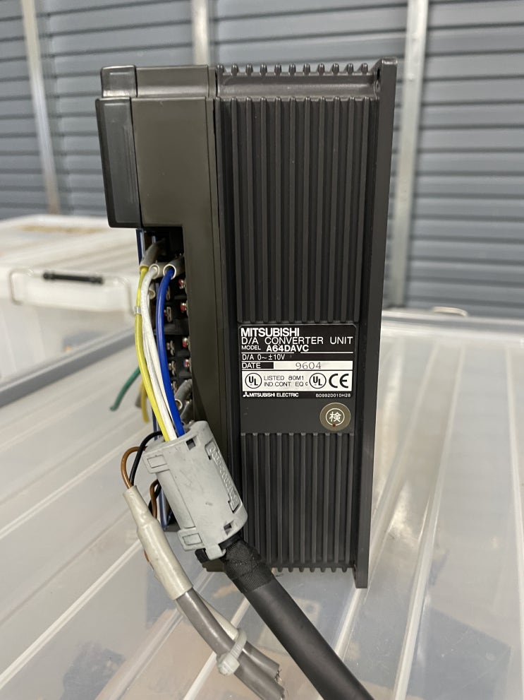  A64DAVC　MITSUBISHI　PLC　ANALOG OUTPUT UNIT
