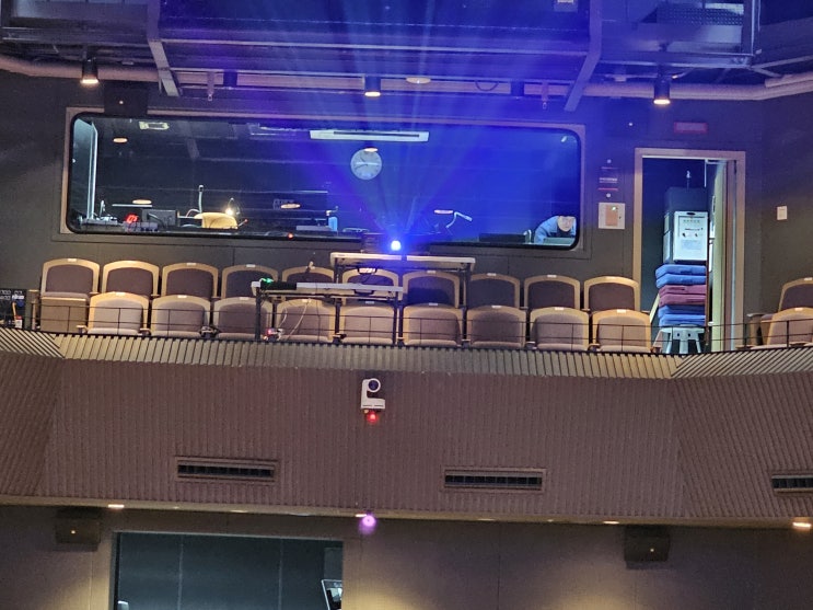 레이저 빔프로젝터 렌탈 1만안시, 16000안시, 공연장, 박물관, 미술관, 홍대, 강남, 강서, 강동, 성수동 출장렌탈 해드립니다.