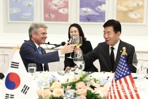 노동일보 <뉴스> 김진표 국회의장, 美하원 외교위원장 포함 <b>방한</b>... 