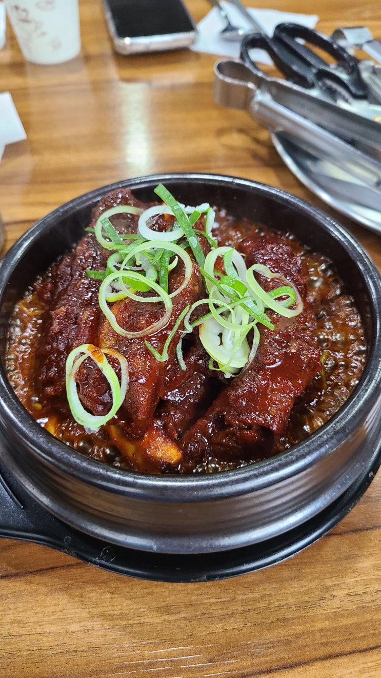  내돈내먹\ 은근 맵고 자극적인 고기양 대박 밥샵 문정법조단지 등갈비찜,통낙지비빔밥