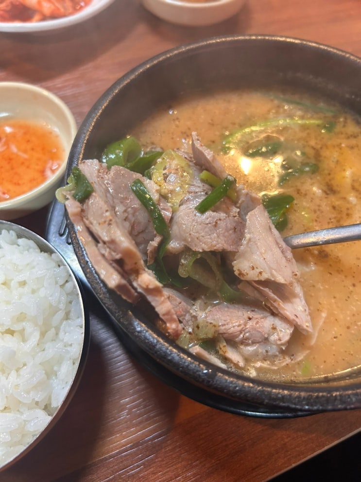  논현역 국밥 현대 진가 순댓국 성시경도 먹으러 온 너무 시원하고 깔끔한 국물에 푸짐한 고기의 양이란!!