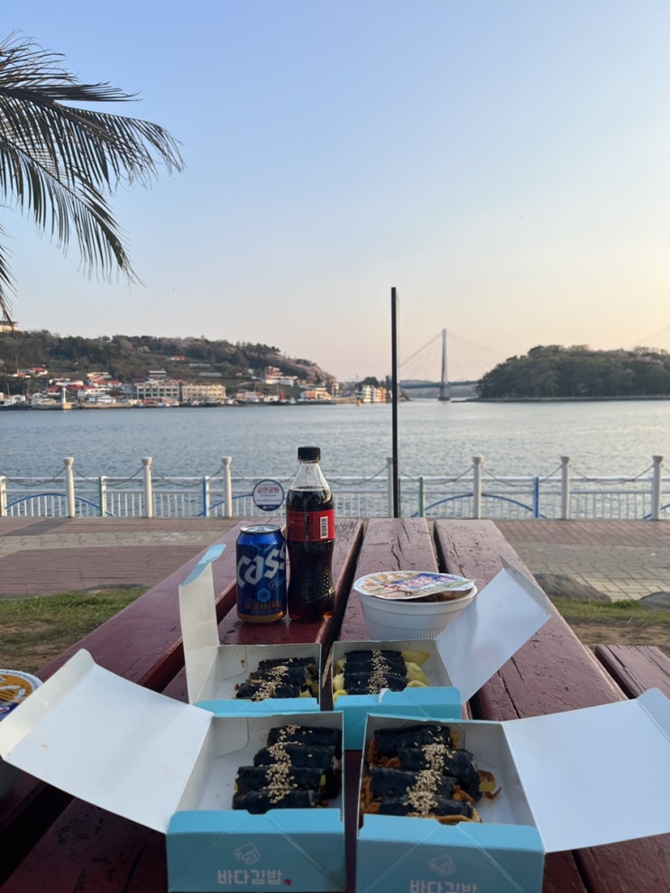 친구들과 여수여행 여수밤바다 보면서 바다김밥을 먹다!
