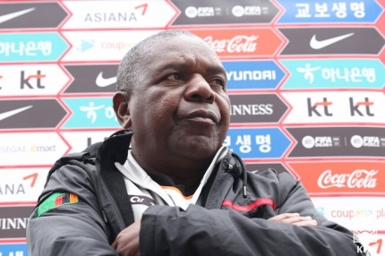 잠비아의 <b>브루스</b> 음와페 <b>감독</b> 기자회견 "후반에 박은선의... 
