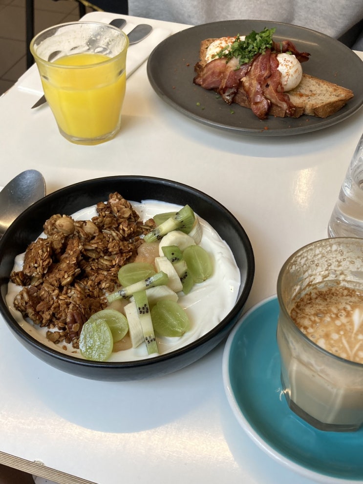  프랑스 파리 에펠탑 근처 브런치카페 o coffee