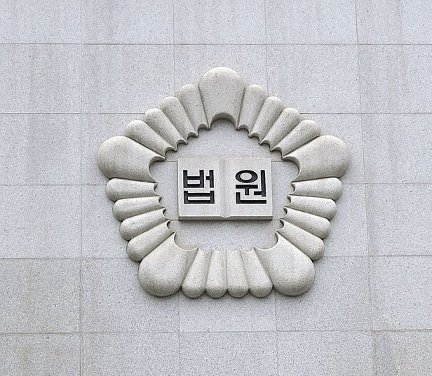 고교생 제자와 성관계한 여교사 첫 재판서 “성적 학대는 아냐” 고교생 제자와 성관계한 여교사 첫 재판서 “성적 학대는 아냐”
