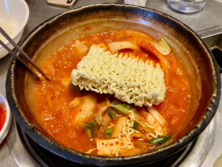 [경기도 안양] 공깃밥, 라면사리가 무한! 동편마을 소소한김치찌개불백