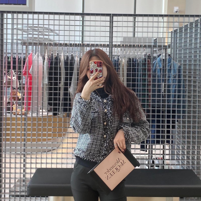 [ALEXANDER MCQUEEN] 알렉산더 맥퀸 클러치 가볍게 들기 좋은 클러치 추천 WITH 위버럭스 일산