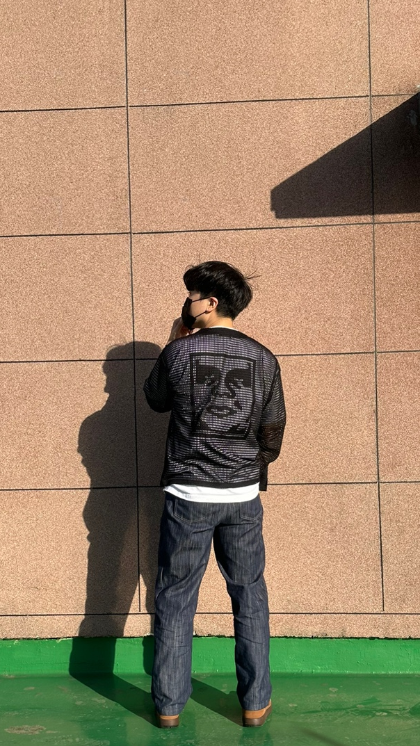  [남자OOTD] (XEROBNR 크로셰 가디건 [블랙]/오베이코리아 볼드 아이콘 반팔티[화이트]/플랙X깡 K46로우 데님 / 나이키X톰삭스 제너럴 퍼포슈 [브라운] 후기