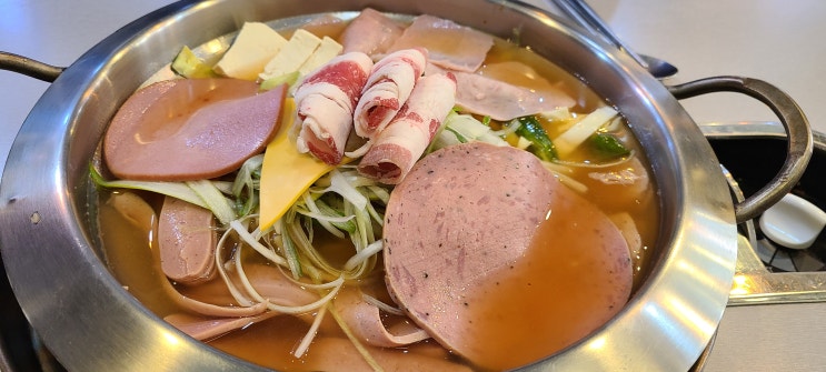  경기도 일산에서 웨스턴돔 부대찌개 맛집인 [9라파 부대찌개] 입니다.