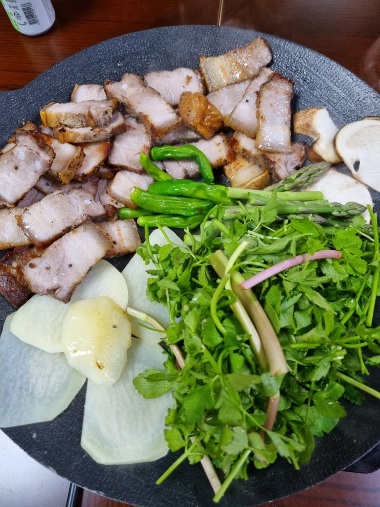  주말밥상 두부김치전 미나리삼겹살