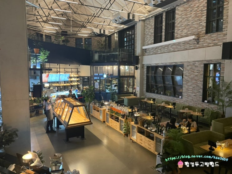  합정역 대형 카페 저스티나 후기+한강데이트 추천