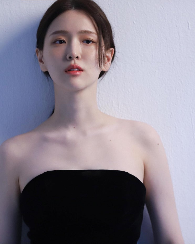 1년 만에 바뀐 '인기가요' 새 MC 김지은, 달콤한 음색과 귀여운 안무로 합격점 받아 1년 만에 바뀐 '인기가요' 새 MC 김지은, 달콤한 음색과 귀여운 안무로 합격점 받아
