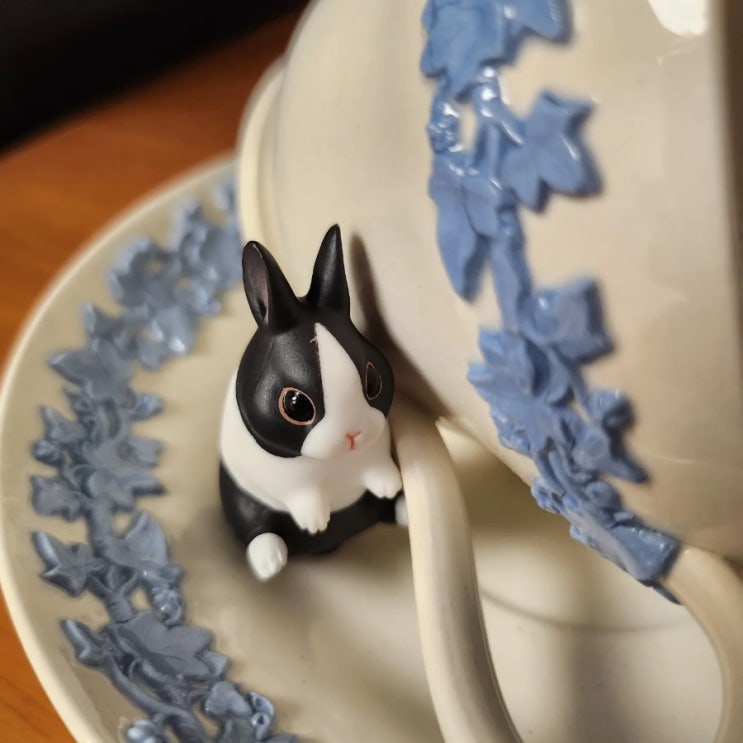  [wedgwood]_퀸즈웨어_기담클럽_네이쳐테크니컬러MONO_토끼