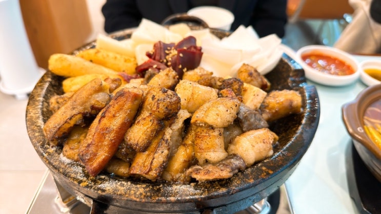  마포역 룸식당 찾으신다면 우월소곱창 혜자로운 맛집이라 회식 장소로도 딱