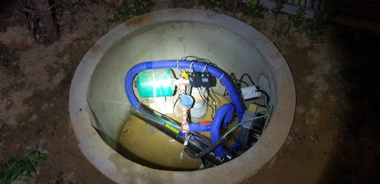 충북 청주, 상가+주택 지하수 세균 4천마리, 좁은 관정안에 큰 지하수 UV살균기 설치