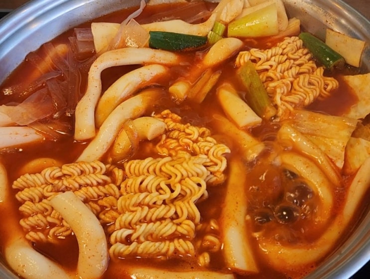  두끼떡볶이 화정 떡볶이 튀김 아이스크림 디저트까지 완벽한 한끼 해결해요!