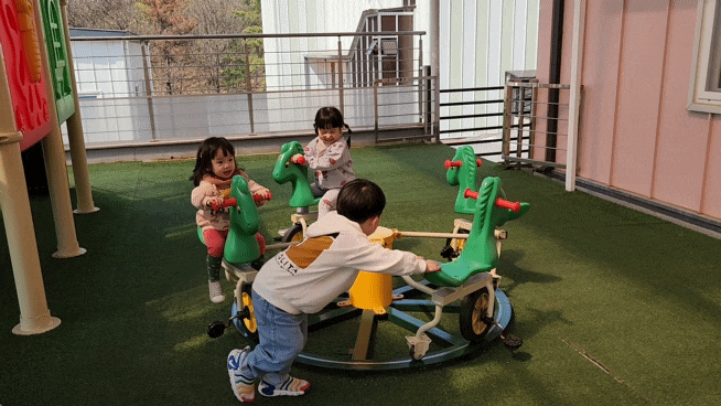  가평 킹덤키즈풀빌라 체크인 전 부대시설 즐기기 (실내놀이터와 야외 즐길거리)