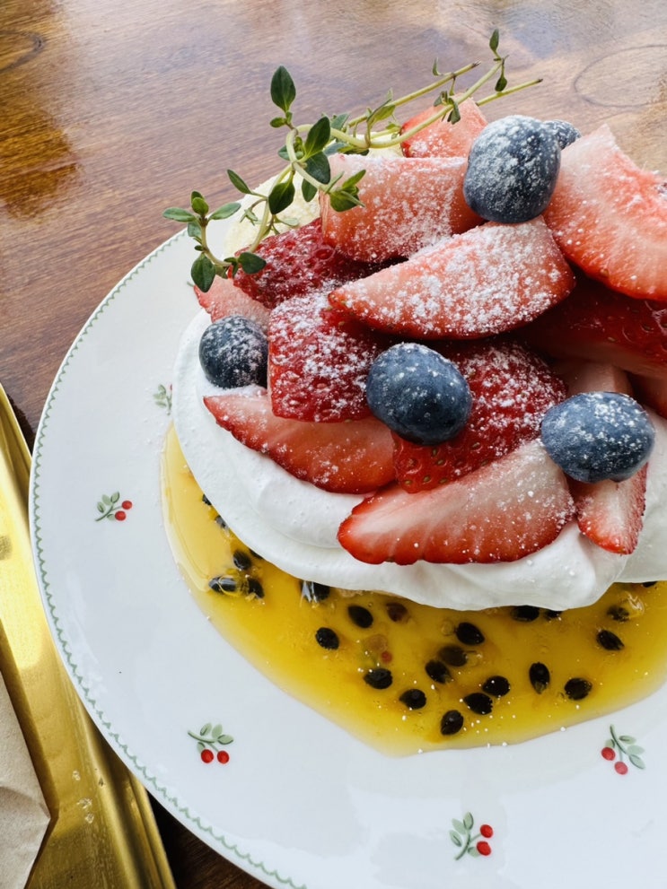  파주 데이트하기 좋은 서울근교 카페 : 파블로바 맛집 우연히설렘