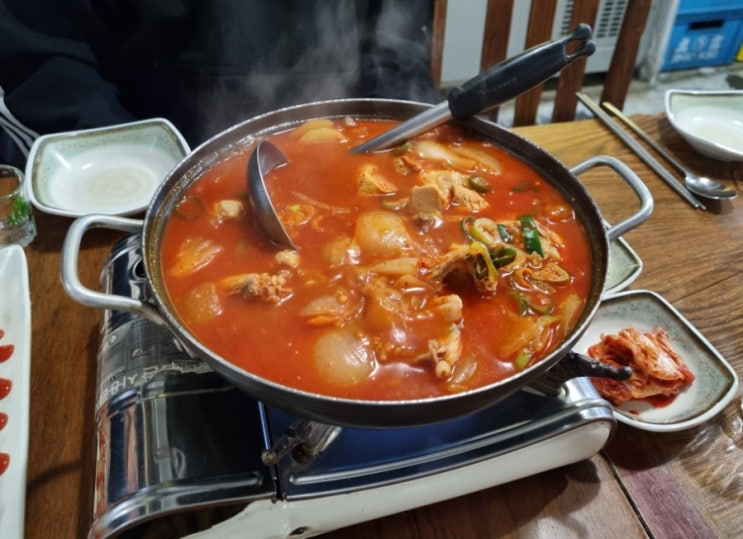  상수 닭볶음탕이 맛있는 노포 식당 [여기가거기]