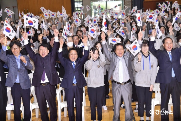 <b>강기정</b> 광주광역시장 “임시정부 정신 이은 5‧18 <b>헌법</b>... 