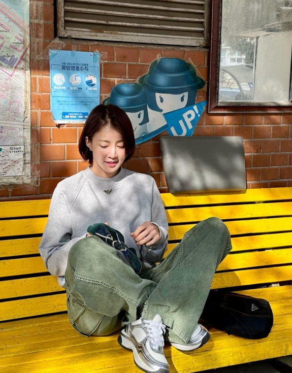  직장인 여성들이 좋아하는 명품 브랜드 프라다 여자 백팩 추천 with 유아 & 이시영