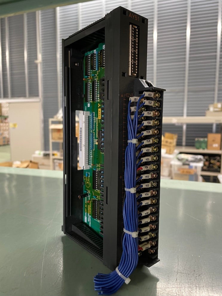  AY51　MITSUBISHI　PLC　TRIAC OUTPUT UNIT