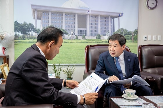이재영 증평군수,박덕흠 국회의원 만나 현안사업 지원 요청