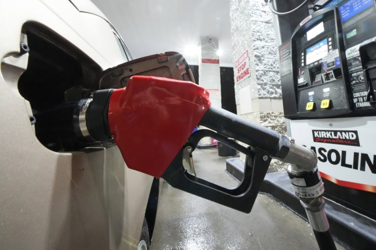 OPEC+ 기습 감산에도 잠잠한 국제유가…왜? OPEC+ 기습 감산에도 잠잠한 국제유가…왜?