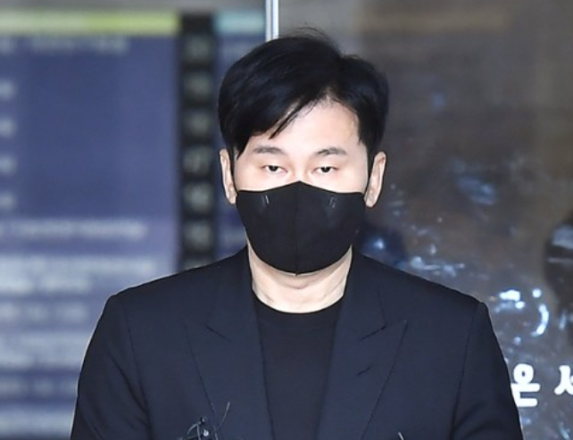 YG 양현석, 보복협박+면담강요 혐의 추가 “A씨 유흥업소서 만났다” YG 양현석, 보복협박+면담강요 혐의 추가 “A씨 유흥업소서 만났다”