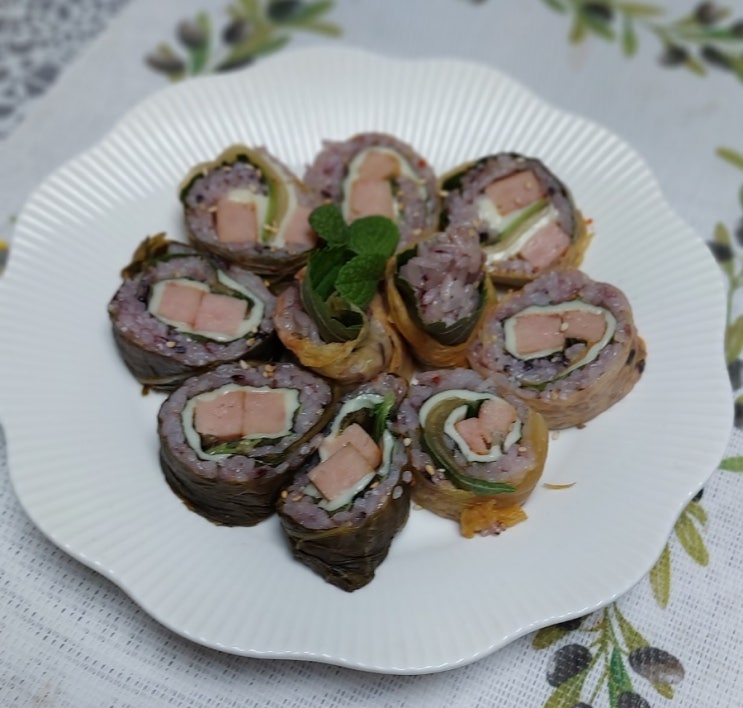 묵은지 요리: 묵은지 스팸말이밥 묵은지 김밥 묵은지 요리: 묵은지 스팸말이밥 묵은지 김밥