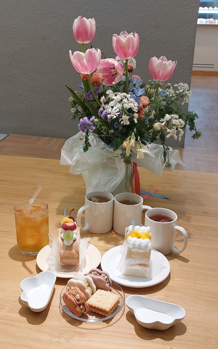 서울숲 디저트 <치카성수> 다양한 케이크와 마카롱 찐 맛집 성수동 레터링케이크 카페 서울숲 디저트 <치카성수> 다양한 케이크와 마카롱 찐 맛집 성수동 레터링케이크 카페