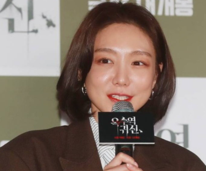 '옥수역귀신' 신소율 "분장 후 거울 보는 게 가장 힘들어" '옥수역귀신' 신소율 "분장 후 거울 보는 게 가장 힘들어"