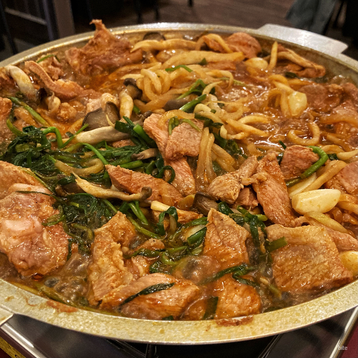  신논현 돼지갈비 맛집 '팔백집' 오래 끓일수록 맛있어지는 쫄갈비