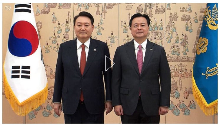 윤 대통령, <b>조현동 주미대사</b>에 신임장 수여 출처