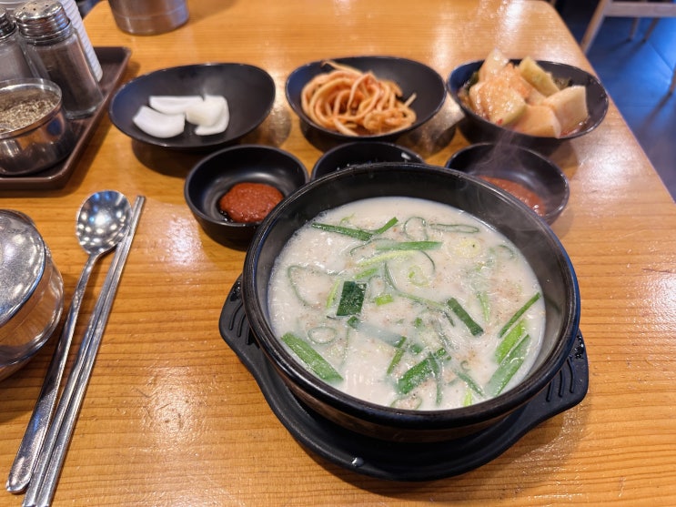  학동역 해장국 정보인 부산돼지국밥 | 순대국, 밀면 논현동 맛집: 서울/논현동